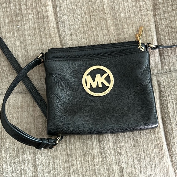 Michael Kors 8 x 6 black triple pouched snap closure Crossbody bag - Picture 1 of 12